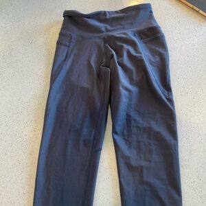 Black high waisted  3/4 leggings.